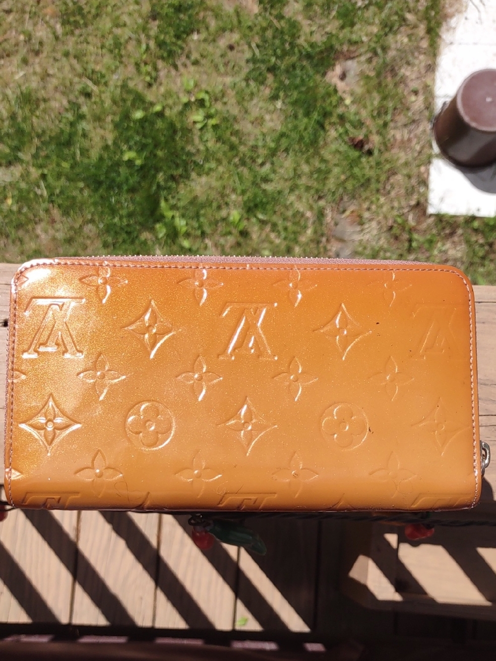 Louis Vuitton Vernis Zip-Around Wallet in Butterscotch Gloss Color. - Picture 3 of 16